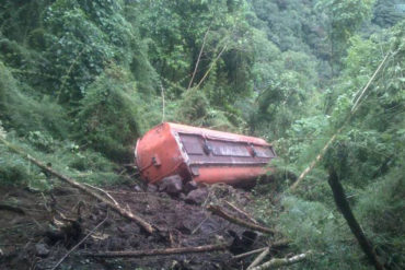 ¡APARATOSO! Gandola de Pdvsa se volcó en el estado Táchira (Fotos)