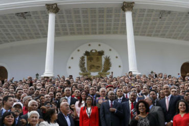 ¡LUJOS SOCIALISTAS! Las camionetas último modelo en las que llegaron los gobernadores rojitos para su juramentación