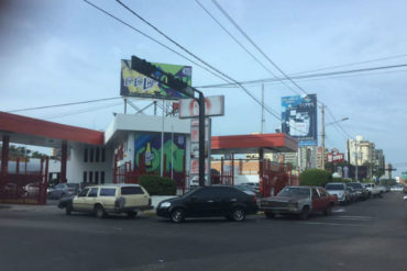 ¡KILOMÉTRICAS! Las impresionantes colas para gasolina que se forman en el primer estado petrolero del país (+Fotos)