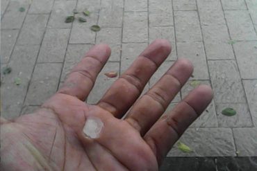 ¡IMPACTANTE! Una intensa tormenta de lluvia y granizos sorprendió a la ciudad de Valencia (Fotos+Video)