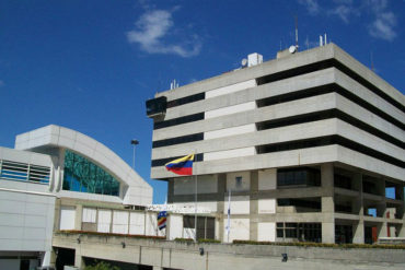 ¡EVIDENCIA DE LA CRISIS! Así de desolada luce la pista del Aeropuerto Internacional de Maiquetía (+Foto)