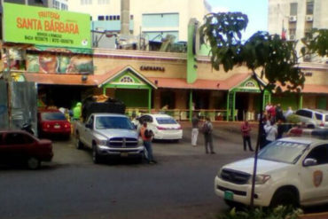 ¡SOLO EN VENEZUELA! Policía asesina a joven que robaba con arma de juguete en local de Las Mercedes