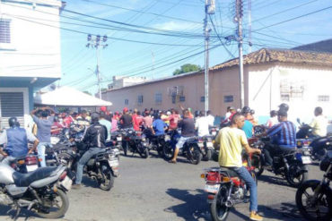 ¡TENGA CUIDADO! Más de 100 motorizados amenazan a votantes en centros electorales en Cumaná (+Foto)