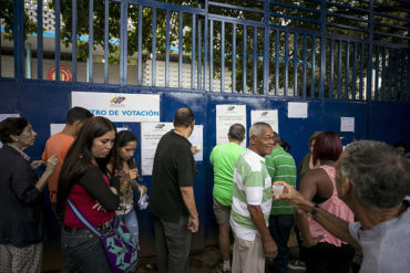 ¡SINTONIZA EN VIVO! Venezolanos eligen a sus 23 gobernadores en medio de retrasos e irregularidades #15Oct