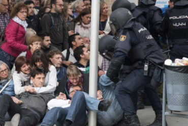 ¡DOBLE MORAL! VTV informa sobre represión de policía española en Cataluña, pero ignoró violencia en protestas de Venezuela