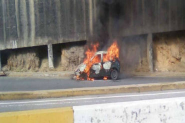 ¡ÚLTIMA HORA! Vehículo se incendió en la Prados del Este a la altura del centro comercial Concresa