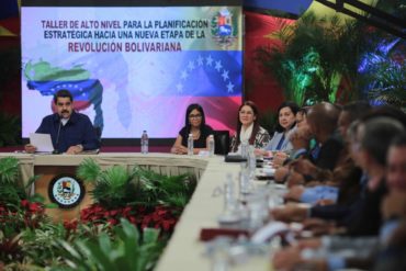 ¡QUÉ RARO! Maduro nombró «protectores» en los 5 estados que ganó la oposición (+Video)
