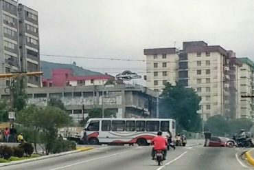 ¡ATENCIÓN! Encapuchados trancan la Av. Las Américas de Mérida (no pertenecen al movimiento estudiantil)