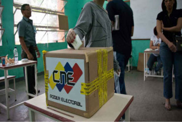 ¡ATENTOS! Denuncian que autoridades electorales en Aragua permitieron votar con Carnet de la Patria