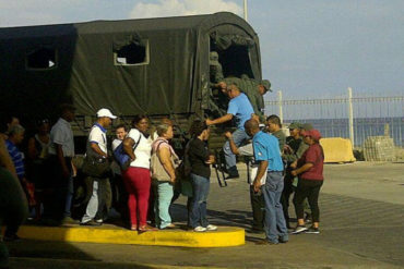 ¡CUIDADO! 4 personas han resultado heridas en camiones militares que trasladan pasajeros en Vargas