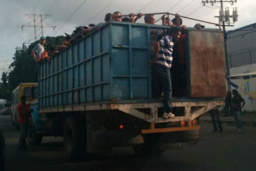 ¡QUÉ HORROR! Así se trasladan en Valencia ante la falta de transporte (+Fotos indignantes)