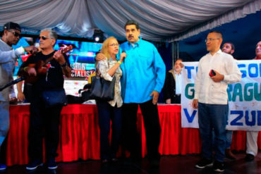 ¡RUMBEANDO Y EL PAÍS HUNDIDO! Maduro cantó con el grupo al que supuestamente Honduras le negó el ingreso (VIDEO)