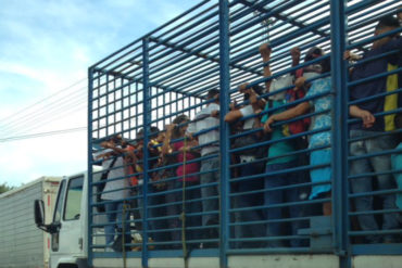 ¡PAÍS EN RUINAS! Tipo África: Así se traslada la gente en Carabobo por falta de transporte (FOTO)