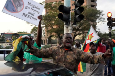 ¡PURA ALEGRÍA! Zimbabuenses celebran en las calles la renuncia de Mugabe (+Fotos +Videos esperanzadores)