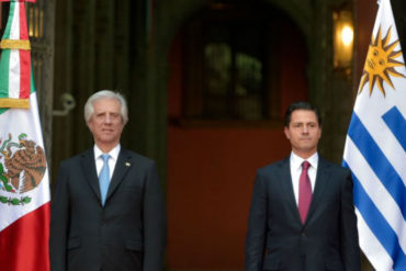 ¡VÉALO! La “madurada” que cometió Enrique Peña Nieto al saludar a Tabaré Vázquez