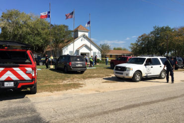 ¡CONMOCIÓN EN EEUU! 27 muertos y docenas de heridos deja el tiroteo en iglesia de Texas