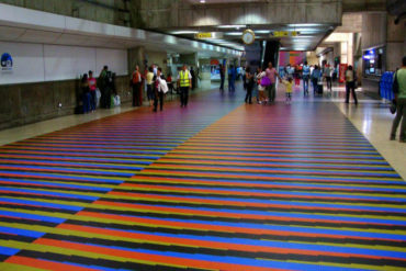 ¡IMPERDONABLE! Detienen en el aeropuerto de Maiquetía a esposa e hijas de Óscar Pérez por viaje humanitario de niños a Perú (+Fotos)