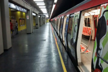 ¡HORROR! Una joven murió arrollada por vagón del metro en Chacaíto (huía de un atraco + otro perdió la pierna)