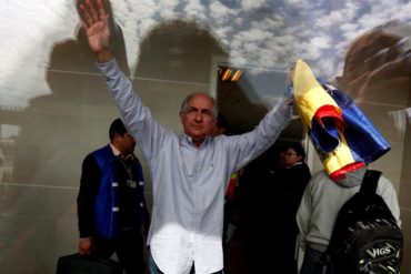 ¡VEA! Así celebraron alcaldes exiliados salida de Antonio Ledezma de Venezuela (advierten castigo para Nico)