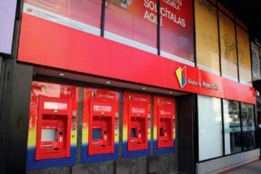 ¡MIREN! El “despelote” que se armó en sede del Banco de Venezuela mientras hacían cola para retirar efectivo (+Fotos)