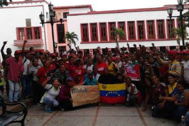 ¡SE MOLESTARON! Chavistas descontentos toman la gobernación de Portuguesa ante imposición del CNE para municipales