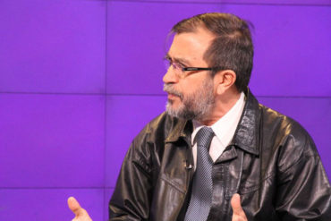 ¡NO SE LO PIERDA! Economista rojito: “Tenemos que ajustar progresivamente el precio de la gasolina”