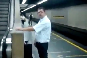 ¡VERGONZOSO! Pillaron a usuario orinando en una papelera del Metro de Caracas (+Video bochornoso)