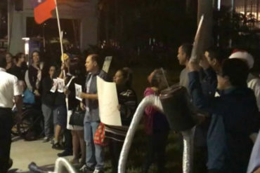 ¡QUÉ FUERTE! «Guaco, chavista, eres comunista»: Así protestaron en Miami contra la «súper banda» (VIDEO)