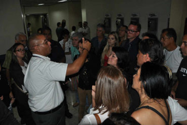 ¡PARA VARIAR! 80 pasajeros varados con destino a Panamá denuncian estafa en Estelar ¡PARA VARIAR! 80 pasajeros varados con destino a Panamá denuncian estafa en Estelar