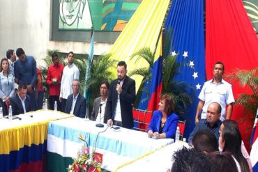 ¡TÁNGANA! A golpes terminó juramentación de la alcaldesa de Barinas (chavistas agredieron un concejal de PJ)