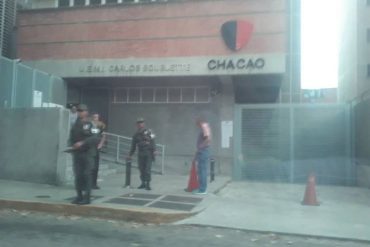 ¿ALÓ TIBISAY? En centros electorales de Chacao reparten periódico oficialista (¿será que buscan ganar terreno?)