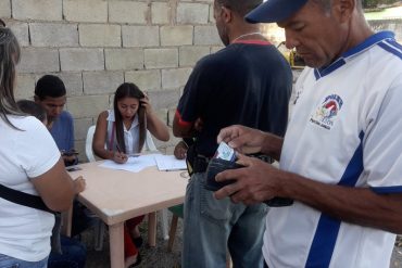 ¡ESTO ES INACEPTABLE! PSUV estaría chantajeando a votantes con bonos y bolsas de comida (+Fotos indignantes)