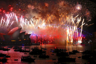 ¡GRANDIOSO! El impresionante espectáculo de fuegos artificiales por el fin de año en Sydney, Australia (+Video +Fotos)