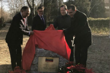 ¡SEPAN! Jorge Arreaza devela en Beijing monumento de la paz en honor a Venezuela