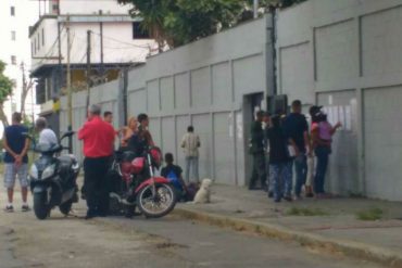 ¡QUÉ CARETABLAS! Así chequean el carnet de la Patria en puntos rojos de El Valle (VIDEO)