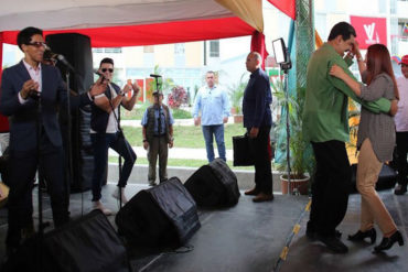 ¡LA BURLA! Fiesta de Fin de Año en Caracas incluye a Bonny Cepeda y Las Chicas del Can (el hambre puede esperar)