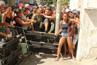 ¡HORROR! Se armó una trifulca en Naiguatá para comprar tres paquetes de harina PAN