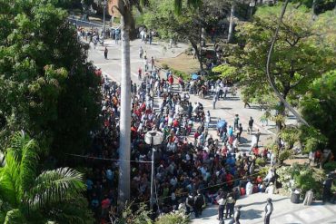 ¡SOLO EN VENEZUELA! Protestaron en la Alcaldía de Girardot para exigir pago ofrecido por votar por el PSUV