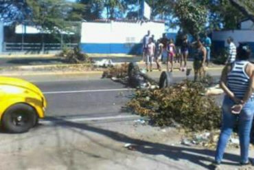 ¿Y LA DEMOCRACIA? En Cumaná protestaron por comida y la policía les lanzó disparos y golpes