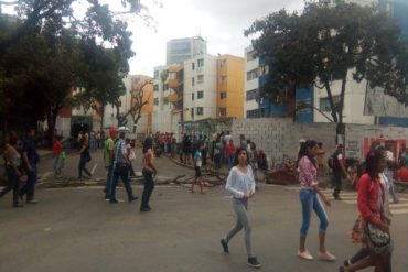 ¡PUEBLO ENARDECIDO! Protestaron en La Urbina por CLAP, juguetes y tickeras ofrecidas por votar (+Videos)