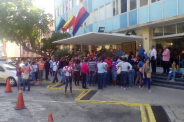 ¡ESTÁN AMOTINADAS! Mujeres protestaron en la Alcaldía de Maracaibo por incumplimiento en la entrega de juguetes CLAP