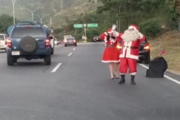 ¡ESPÍRITU NAVIDEÑO! Llegó diciembre y apareció un nuevo Santa en la Cota Mil (+Fotos)