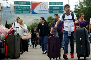 ¡TERRIBLE! Venezolano desesperado fue a Colombia a comprar una urna: “A mi sobrina se le murió el bebé porque no hay medicinas” (+Video)