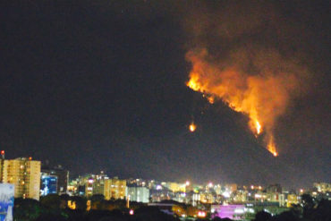 ¡LAMENTABLE! Por espacio de varias horas ardió El Ávila (incendio inició en sector Los Chorros)