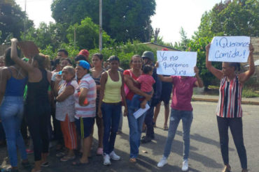 ¡CANSADOS! Habitantes de cuatro comunidades de San Carlos queman cauchos para exigir comida