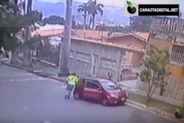 ¡HAMPA DESATADA! En fracciones de segundos un hombre armado robó un carro en Valencia (+Video)