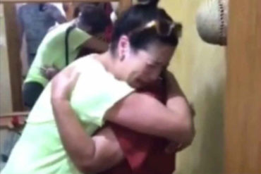 ¡TE HARÁ LLORAR! El conmovedor video del reencuentro de una madre venezolana con su hija que emigró