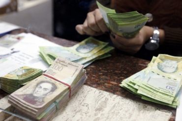 ¡PARA LO QUE QUEDARON! Vea lo que hacen en el Zulia con los billetes de 100, 500 y 1000 bolívares (+Fotos)