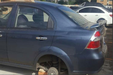 ¡NO DEJARON PARA NADIE! Delincuentes entraron a estacionamiento en Valencia y dejaron sin cauchos a los carros (+Foto)