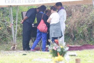 ¡DESGARRADOR! Revelan primeras imágenes de los restos de compañeros Óscar Pérez desde el Cementerio del Este (+Video)